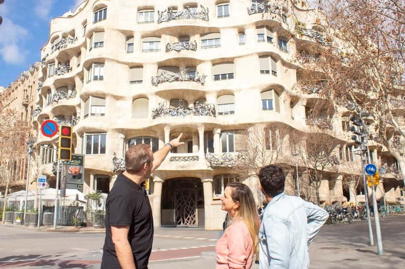 Barcelona: Helicopter, Boat Ride & Old Town Private Tour - What the included flight video adds