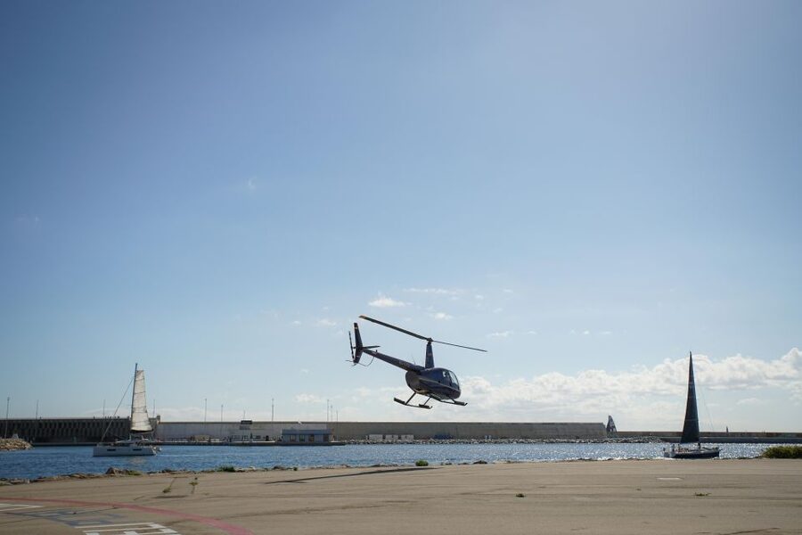 Barcelona: Helicopter Flight with Optional Yacht Cruise - Why the two activities are not one continuous tour
