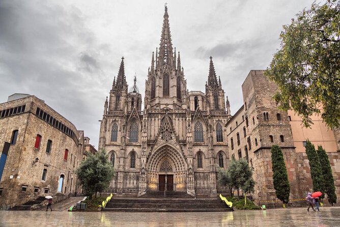 Barcelona Helicopter, Sailboat & Old Town Private Walking Tour - Key points to know before booking