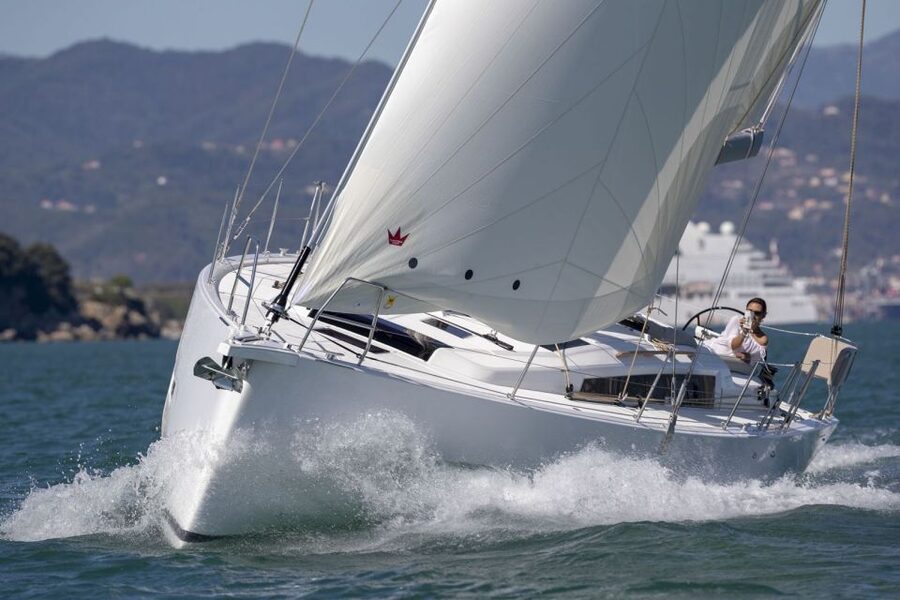 Barcelona: Midday or Sunset Sailing with Open Bar and Snacks - Key points at a glance