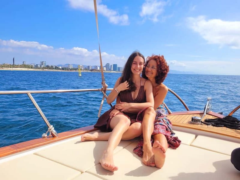 Barcelona: Private Classic Yacht Tour with Drinks - Price and value for a group of six