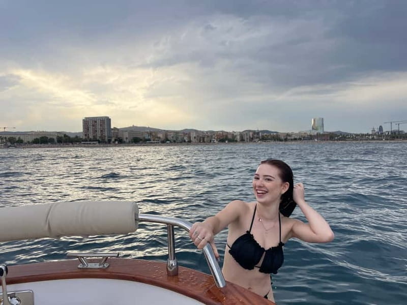 Barcelona: Private Classic Yacht Tour with Drinks - The captains make the difference