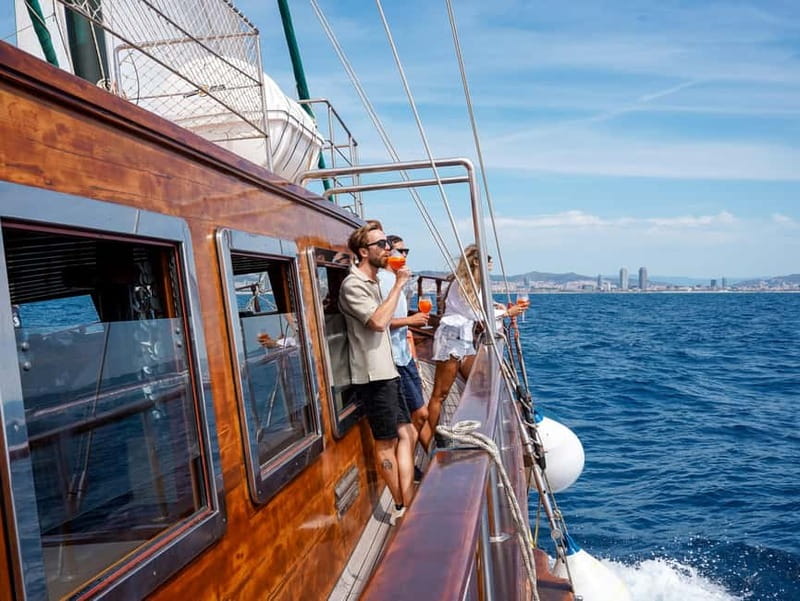 Barcelona Sailing Cruise - Who should book the Barcelona sailing cruise?