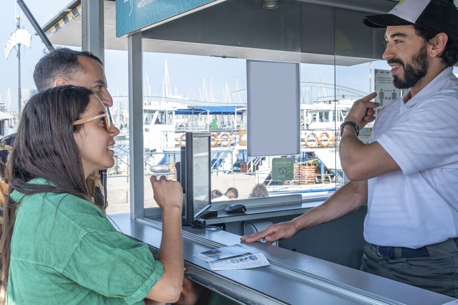 Barcelona Sailing Cruise - Music, drinks, and the onboard mood