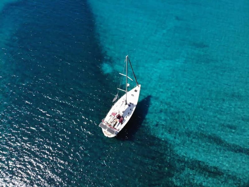 Barcelona: Sailing Tour with Drinks and Snacks - Drinks, snacks, and the mood on board