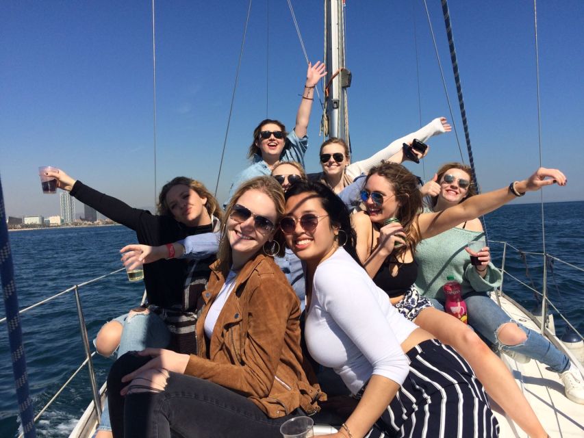 Barcelona: Sailing Tour with Vermouth and Drinks - Group atmosphere and boat size