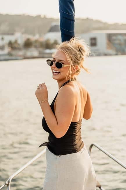 Barcelona: Sailing Tour with Young Local Captain & Drinks - What the captains add to the trip