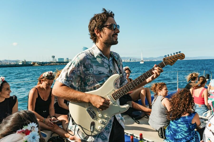 Barcelona: Sunset Catamaran Cruise with Live Music - Live jazz, saxophone, and guitar