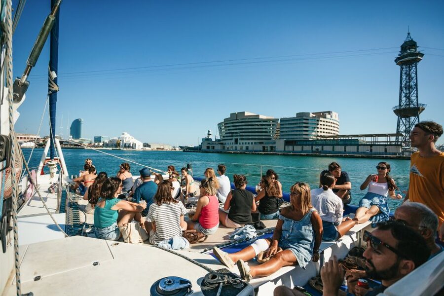 Barcelona: Sunset Catamaran Cruise with Live Music - Barcelona at sunset, from beach to skyline