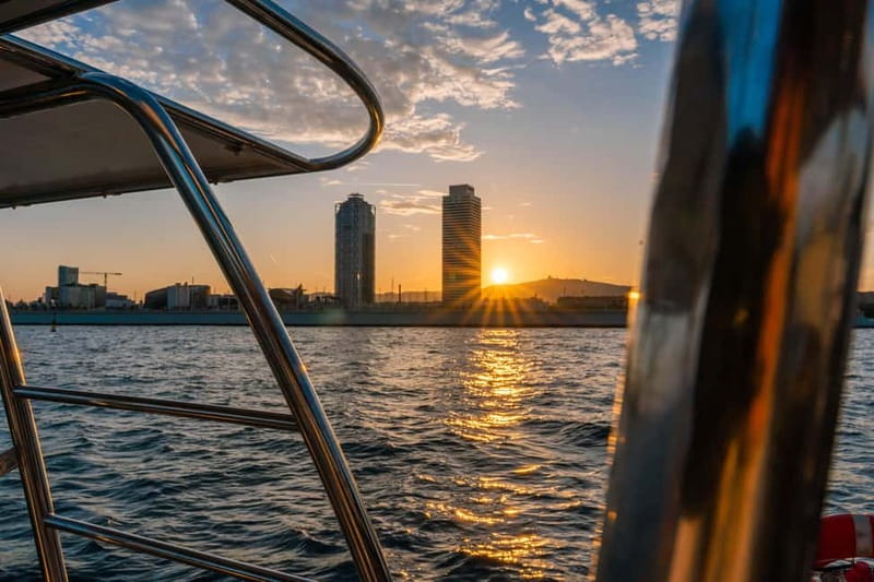Barcelona: Sunset Catamaran Cruise with Wine and Tapa - Quick points before you book
