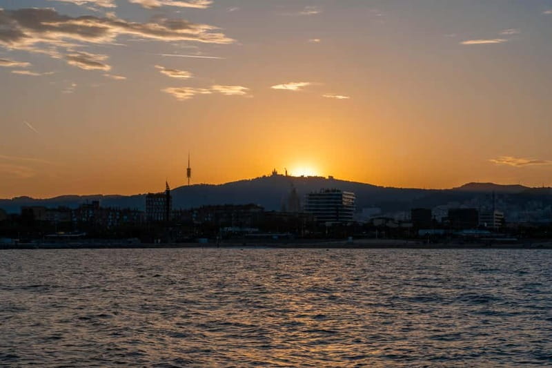 Barcelona: Sunset Catamaran Cruise with Wine and Tapa - Practical details that affect the experience