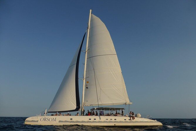 Barcelona Sunset Live Jazz Music Cruise - Staying comfortable when the wind picks up