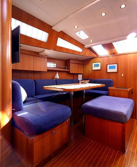 Barcelona: Sunset or Afternoon Yacht Cruise with Drinks - The yacht: space without a formal dress code