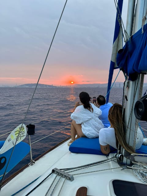Barcelona: Sunset Sailboat Cruise with Drinks and Snacks - What the Barcelona sunset sail is really like