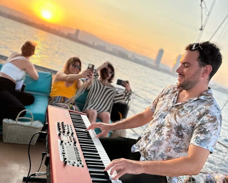 Barcelona: Sunset Sailing Cruise with Live Music - Sunset, skyline, and the return toward port