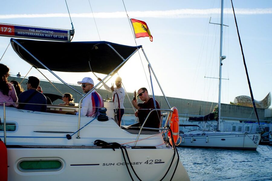 Barcelona: Sunset Sailing with Live Guitar Music and Tapas - Drinks, Cava, and the Value of the Fare