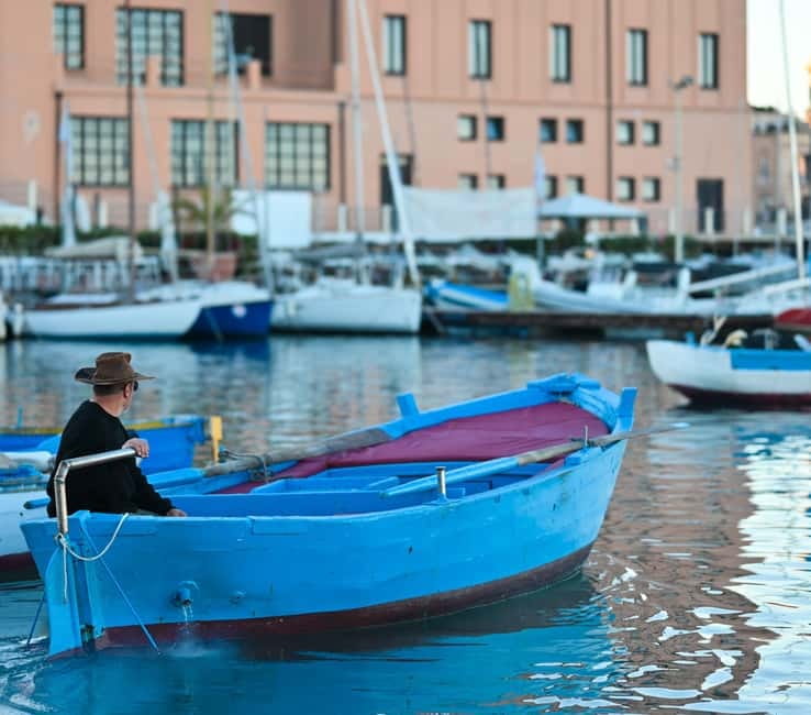 Bari:Private Boat Trip over "Gozzovigliando", fishermen boat - Why a six-meter fishing boat changes the Bari sightseeing routine