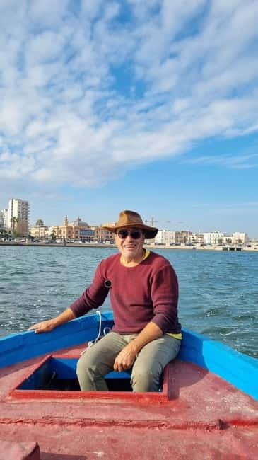 Bari:Private Boat Trip over "Gozzovigliando", fishermen boat - San Nicola, Fortino, and Bari’s old stone edge