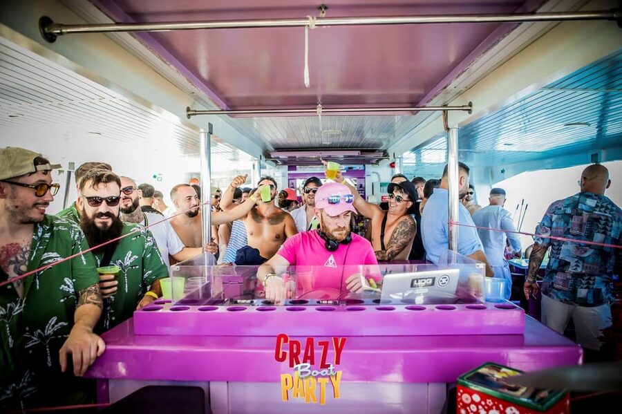 Benalmadena: Boat Party with a Drink - Boarding at Puerto Marina in Benalmádena