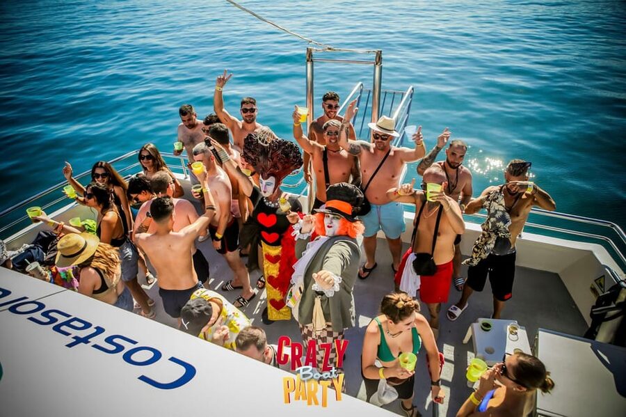 Benalmadena: Boat Party with a Drink - Who will enjoy this Benalmádena boat party