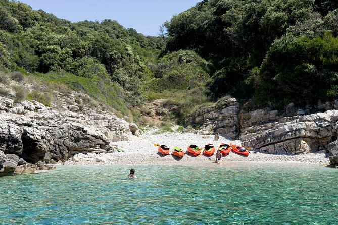 BOAT & KAYAK! Sea Adventure - Snorkeling & Cliff Jumps - Entering the cave and rocky passages