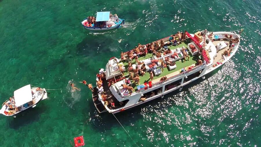 Boat Party al Tramonto nelle acque del Salento con Drink - What this Salento boat party is really like