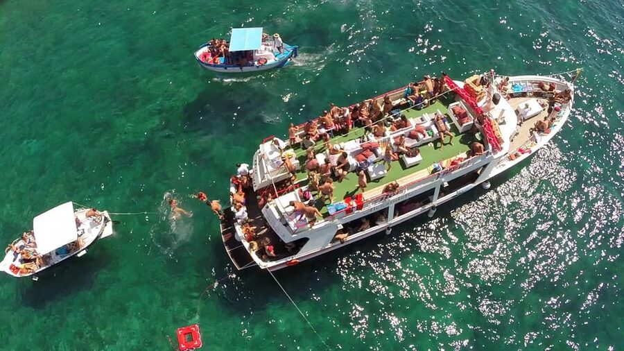 Boat Party al Tramonto nelle acque del Salento con Drink - The swim stop and the value of getting in the sea