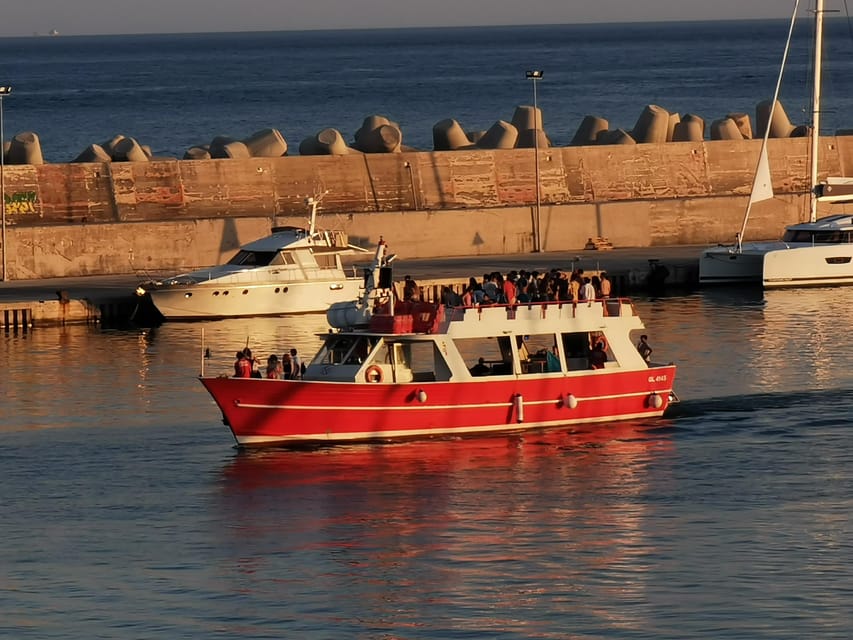 Boat Party al Tramonto nelle acque del Salento con Drink - Sunset, drinks, and the party mood