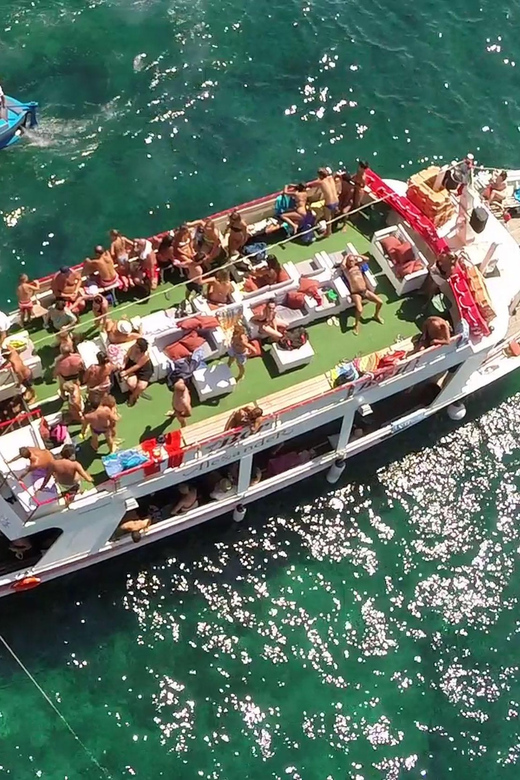 Boat Party al Tramonto nelle acque del Salento con Drink - Who will enjoy this most