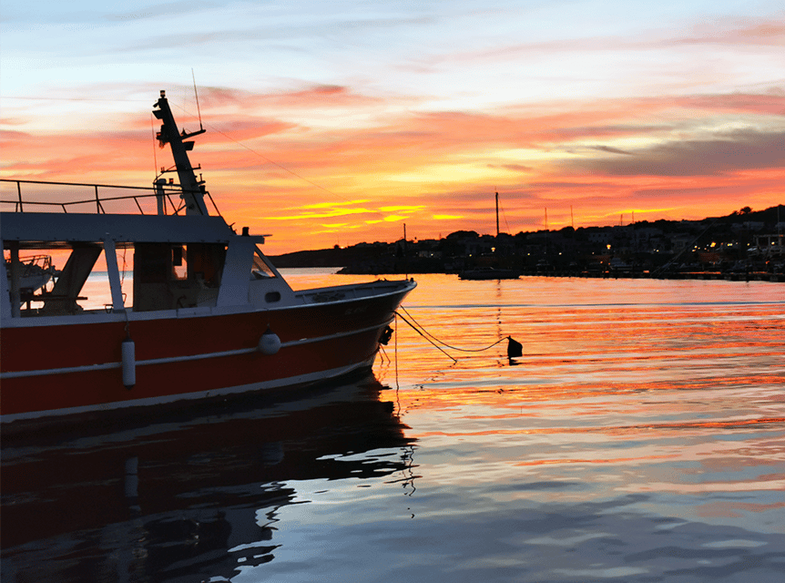 Boat Party al Tramonto nelle acque del Salento con Drink - Finding the old port in Santa Maria di Leuca