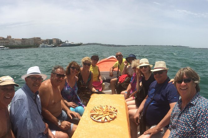 Boat tour of Ortigia Island and sea caves - The meeting point and getting aboard