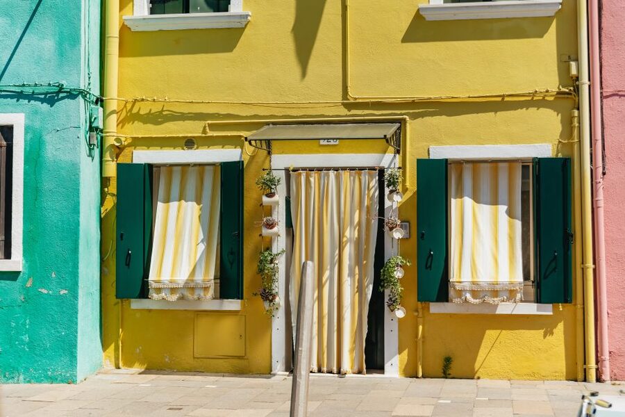 Boat Trip: Glimpse of Murano, Torcello & Burano Islands - Burano: colorful houses and not enough lunch time