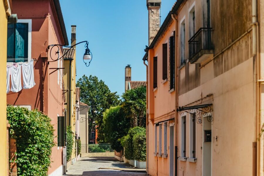 Boat Trip: Glimpse of Murano, Torcello & Burano Islands - Who should book this experience