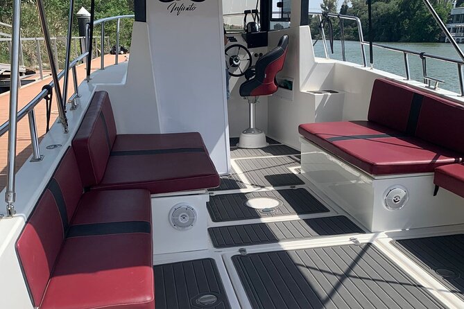 Boat Trip "Los Rincones del Guadalquivir" - The guide makes the difference