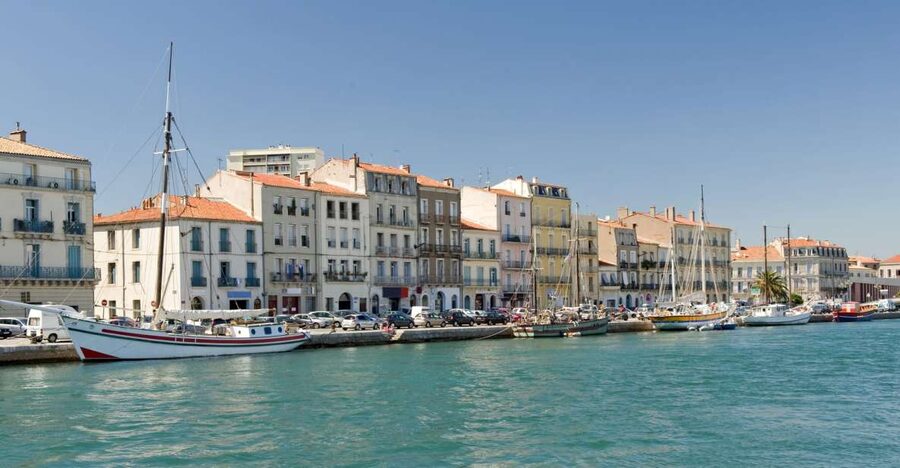 Boat walk in Sete on the singular island 1 hour - The first part of the ride: canals and city views