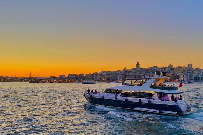 Bosphorus Sunset: An Enchanting Yacht Cruise in Istanbul - The Maiden’s Tower and the return toward the Golden Horn