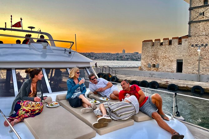 Bosphorus Sunset or Daytime Yacht Cruise with Snacks & Live Guide - Ortaköy and the Bosphorus Bridge