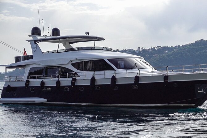 Bosphorus Yacht Cruise Experience: Visit the Asian Side - Returning past the Maiden’s Tower and the Old City