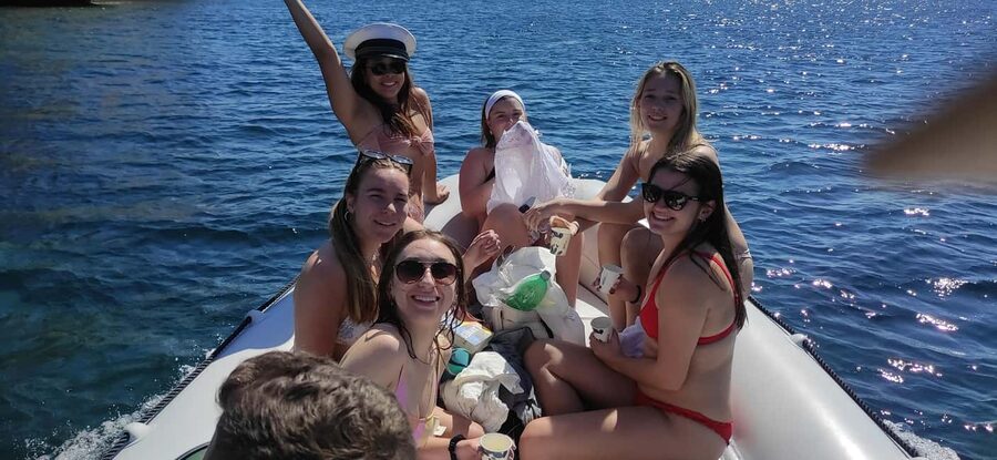 Cagliari: Sella del Diavolo Boat Magic Tour Drinks & Snacks - Cala Fighera, caves, and photo time
