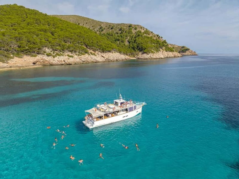 Cala Rajada: Boat Excursion with Drinks and Food - Setting out from Cala Ratjada at 10:30 AM