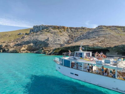 Cala Rajada: Boat Excursion with Drinks and Food