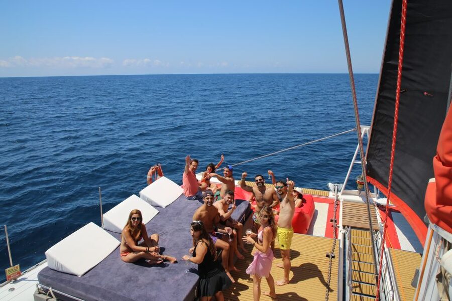 Cambrils: Catamaran Cruise with Drinks and BBQ Lunch Option - What you get to eat and drink