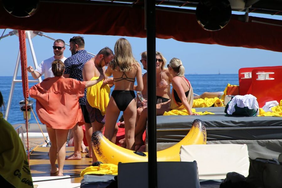 Cambrils: Catamaran Cruise with Drinks and BBQ Lunch Option - Getting to the port from Salou
