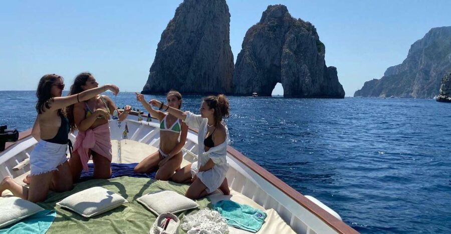 Capri: Island and Grottos Boat Cruise with Snacks and Drinks - Key points to know before you book