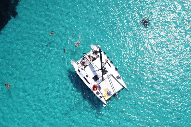 Catamaran excursions in the Asinara island National park - A serious seafood lunch served aboard