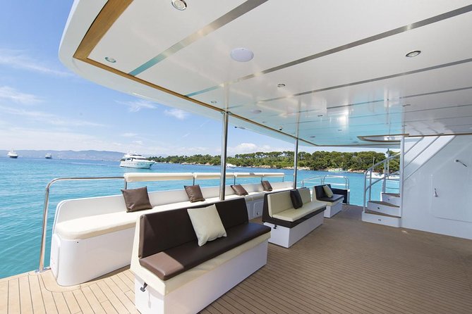 Catamaran from Cannes - What the crew does, and what they do not do