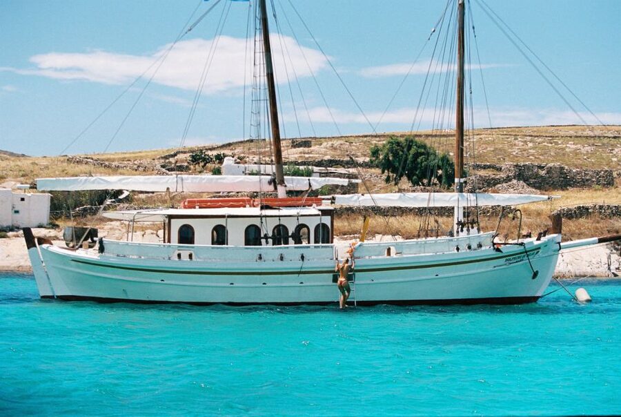 Corfu: Sunset Cruise on Classic Boat with Cocktails & Snacks - The first views: fortress, bay, and town