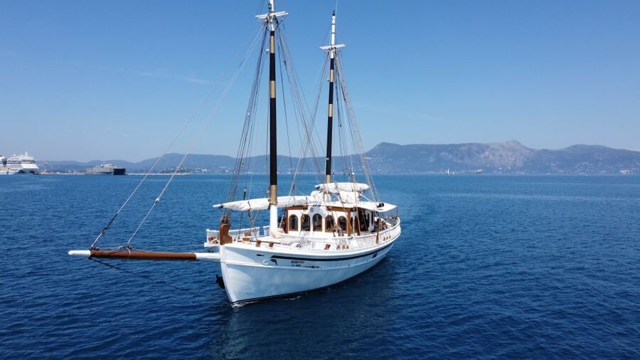 Corfu Town: Full-Day Cruise with Lunch, Drinks & Swim Stops - The long sail back and Peristeres Lighthouse