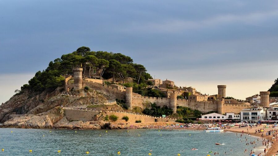Costa Brava: Boat Ride and Tossa Visit with Hotel Pickup - Sant Feliu de Guíxols and the final village walk