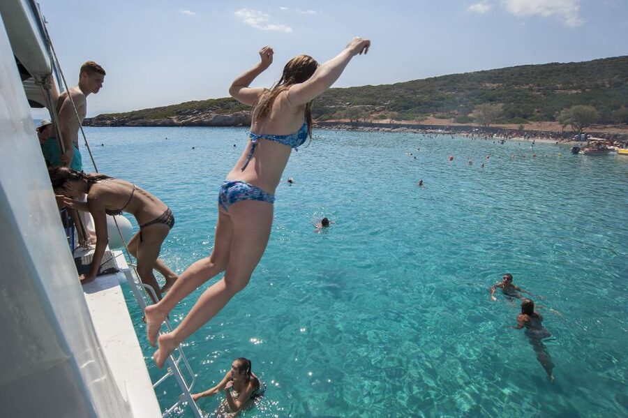 Crete: Spinalonga, Elounda, & Agios Nikolaos Boat Tour & BBQ - Spinalonga and its layered past